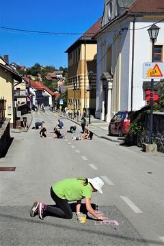 Risanje s kredo na Paplerjevi ulici